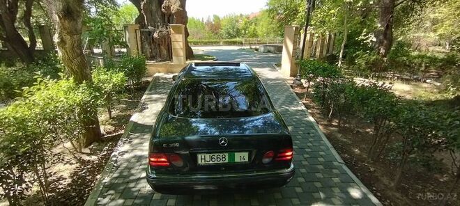 Mercedes E 290 1999, 256,234 km - 2.9 l - Yevlax