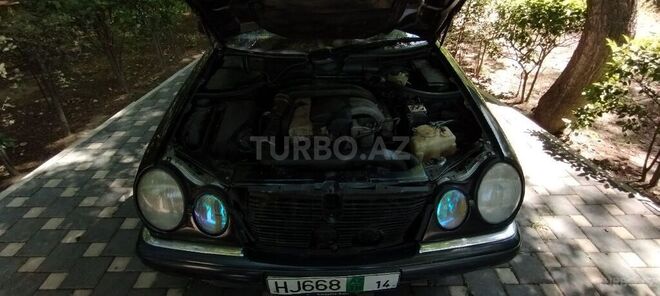 Mercedes E 290 1999, 256,234 km - 2.9 l - Yevlax