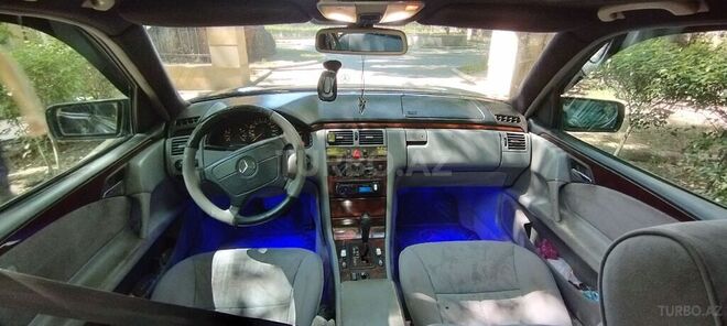 Mercedes E 290 1999, 256,234 km - 2.9 l - Yevlax