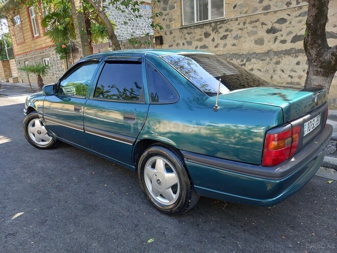Opel Vectra 1995, 600,000 km - 2.0 l - Qax