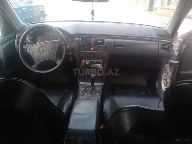 Mercedes E 240 1998, 424,365 km - 2.4 l - Bakı