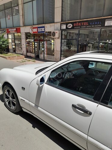 Mercedes E 220 1998, 369,000 km - 2.2 l - Bakı
