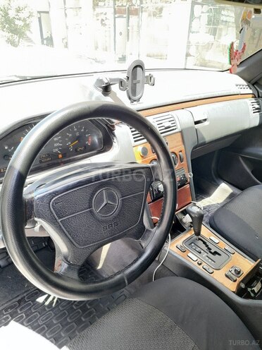 Mercedes E 220 1998, 369,000 km - 2.2 l - Bakı