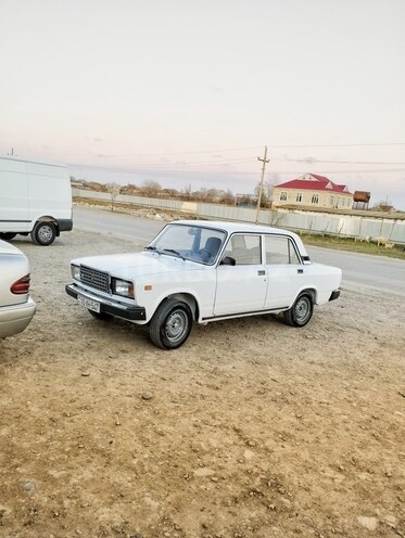 LADA (VAZ) 2107 2005, 183,000 km - 1.6 l - Salyan