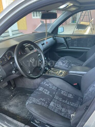 Mercedes E 280 1999, 392,300 km - 2.8 l - Bakı
