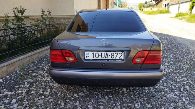 Mercedes E 220 1998, 400,000 km - 2.2 л - Qusar