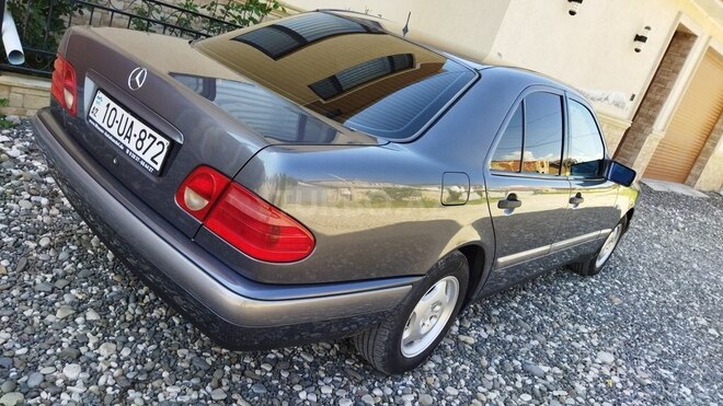 Mercedes E 220 1998, 400,000 km - 2.2 л - Qusar