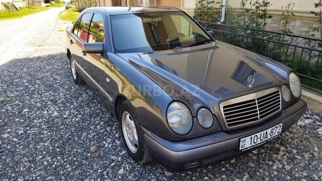 Mercedes E 220 1998, 400,000 km - 2.2 л - Qusar