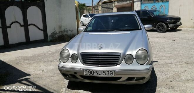 Mercedes E 220 2000, 450,000 km - 2.2 l - Bakı