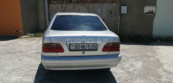 Mercedes E 220 2000, 450,000 km - 2.2 l - Bakı