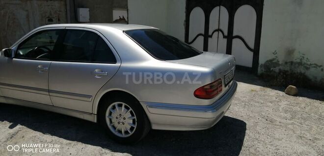 Mercedes E 220 2000, 450,000 km - 2.2 l - Bakı