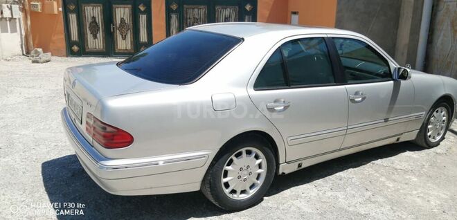 Mercedes E 220 2000, 450,000 km - 2.2 l - Bakı
