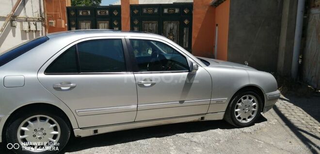 Mercedes E 220 2000, 450,000 km - 2.2 l - Bakı