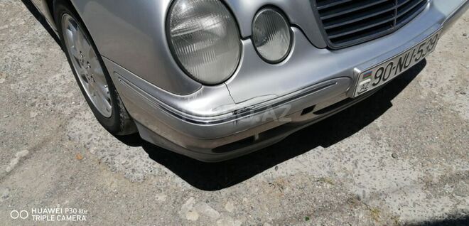 Mercedes E 220 2000, 450,000 km - 2.2 l - Bakı