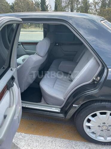 Mercedes E 220 1994, 340,000 km - 2.2 l - Bakı