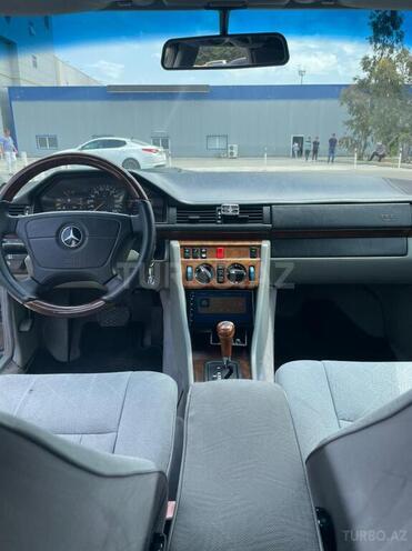 Mercedes E 220 1994, 340,000 km - 2.2 l - Bakı
