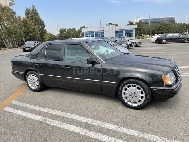 Mercedes E 220 1994, 340,000 km - 2.2 l - Bakı