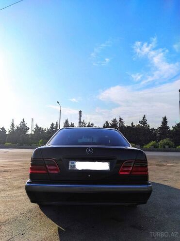 Mercedes E 220 2001, 423,000 km - 2.2 l - Bakı