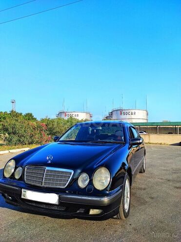 Mercedes E 220 2001, 423,000 km - 2.2 l - Bakı
