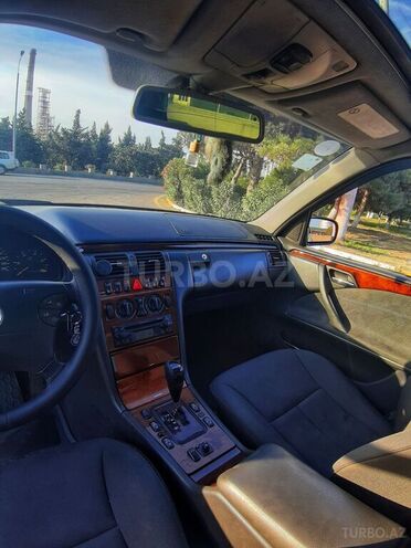 Mercedes E 220 2001, 423,000 km - 2.2 l - Bakı