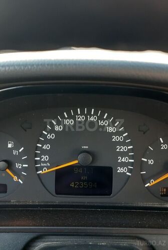 Mercedes E 220 2001, 423,000 km - 2.2 l - Bakı