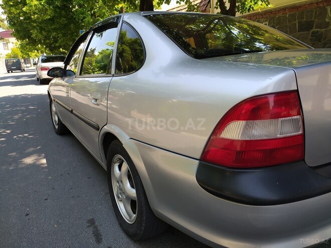 Opel Vectra 1997, 381,000 km - 1.8 l - Qax
