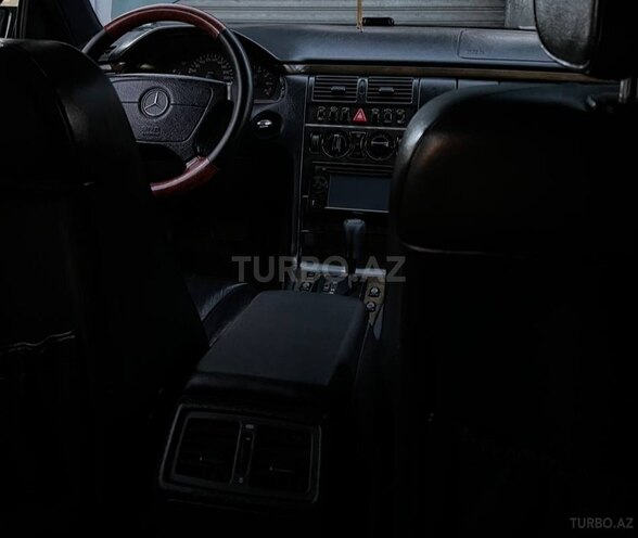 Mercedes E 320 1997, 456,000 km - 3.2 l - Bakı