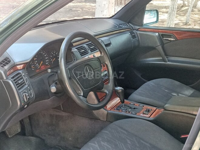 Mercedes E 240 1998, 205,000 km - 2.4 l - Bakı