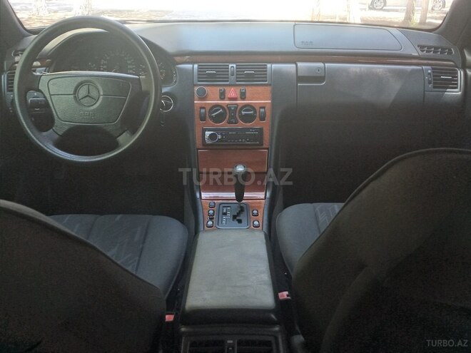 Mercedes E 240 1998, 205,000 km - 2.4 l - Bakı