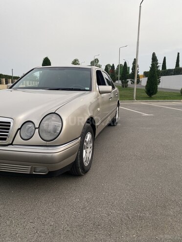 Mercedes E 220 1997, 378,900 km - 2.2 l - Ağcabədi