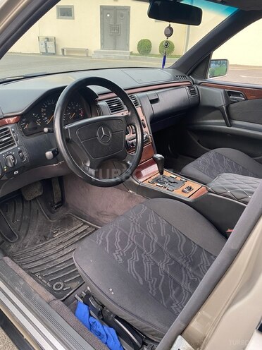 Mercedes E 220 1997, 378,900 km - 2.2 l - Ağcabədi