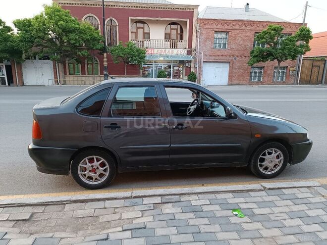 Volkswagen Polo 1999, 247,782 km - 1.6 l - Gəncə