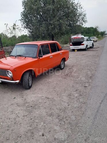 LADA (VAZ) 21011 1985, 40,000 km - 1.5 l - Salyan