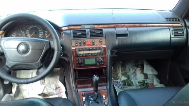 Mercedes E 320 1998, 327,000 km - 3.2 l - Sumqayıt