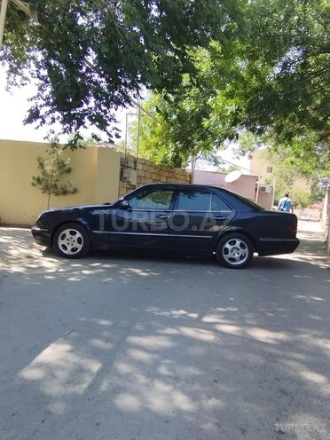 Mercedes E 220 2001, 373,000 km - 2.2 l - Salyan