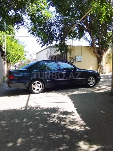 Mercedes E 220 2001, 373,000 km - 2.2 l - Salyan