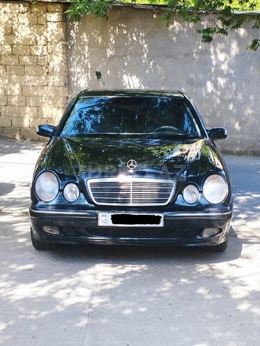 Mercedes E 220 2001, 373,000 km - 2.2 l - Salyan