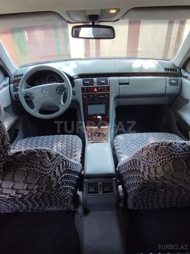 Mercedes E 220 2001, 373,000 km - 2.2 l - Salyan