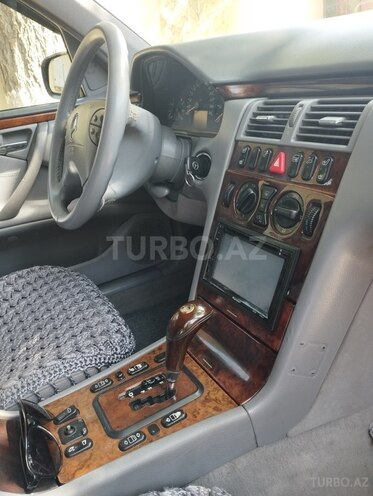 Mercedes E 220 2001, 373,000 km - 2.2 l - Salyan