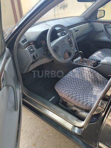 Mercedes E 220 2001, 373,000 km - 2.2 l - Salyan