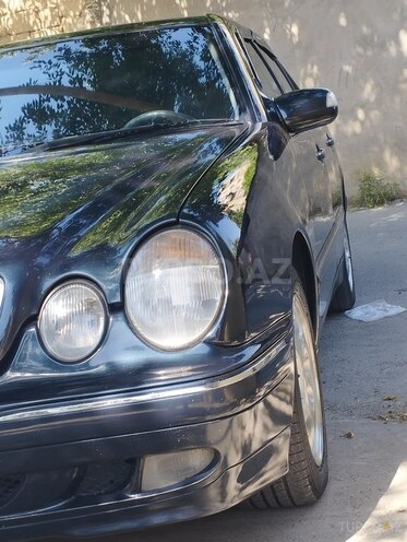 Mercedes E 220 2001, 373,000 km - 2.2 l - Salyan