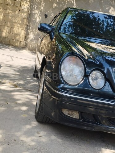 Mercedes E 220 2001, 373,000 km - 2.2 l - Salyan