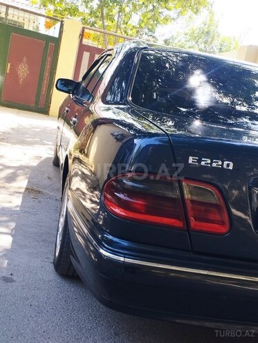 Mercedes E 220 2001, 373,000 km - 2.2 l - Salyan