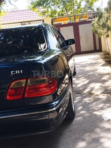 Mercedes E 220 2001, 373,000 km - 2.2 l - Salyan