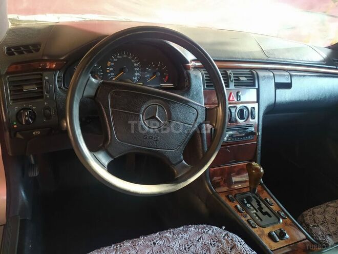 Mercedes E 240 1998, 123,456 km - 2.4 l - Masallı