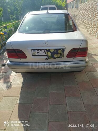 Mercedes E 240 1998, 123,456 km - 2.4 l - Masallı