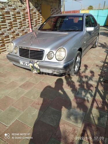 Mercedes E 240 1998, 123,456 km - 2.4 l - Masallı