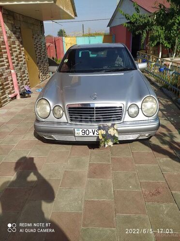 Mercedes E 240 1998, 123,456 km - 2.4 l - Masallı