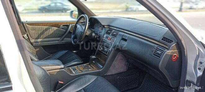 Mercedes E 200 2000, 380,000 km - 2.0 l - Bakı