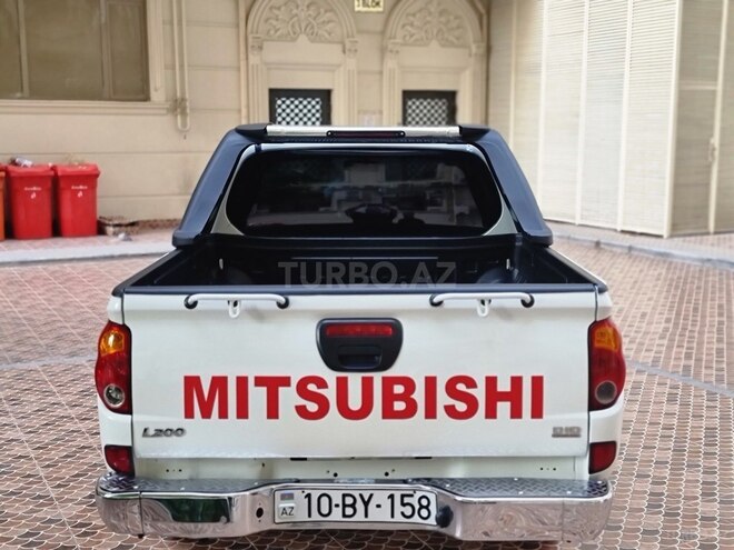 Mitsubishi L200 2015, 175,000 km - 2.5 l - Bakı